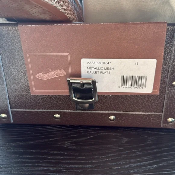 ALAÏA Metallic Crochet leather-trimmed Mary Jane flats - Picture 6 of 6